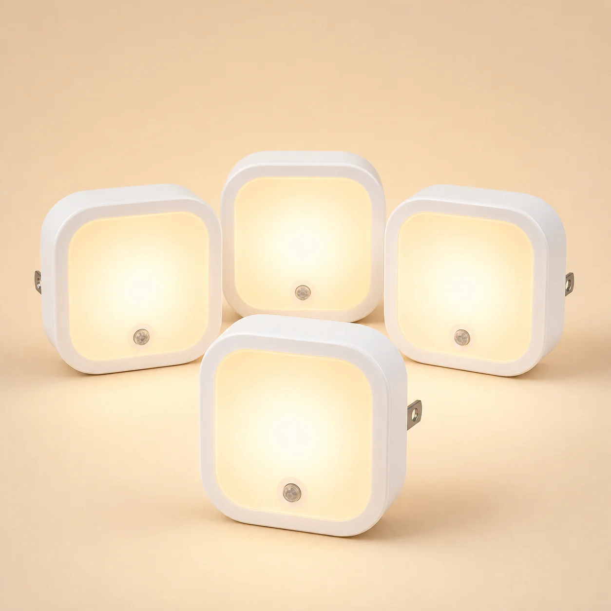 Cuatro luces nocturnas LED Sujeet blancas encendidas con luz cálida